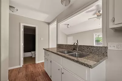 406 W Oak Street, Highlands, TX 77562 - Photo 12