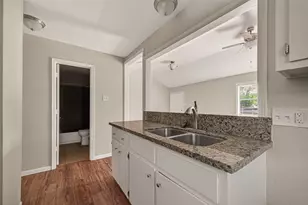 406 W Oak St, Highlands, TX 77562 - Photo 12