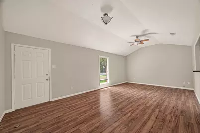 406 W Oak Street, Highlands, TX 77562 - Photo 6