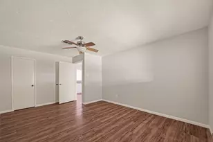 406 W Oak St, Highlands, TX 77562 - Photo 18