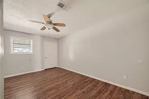 406 W Oak St, Highlands, TX 77562 - Photo 20
