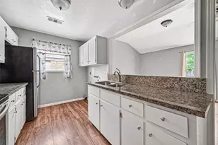406 W Oak St, Highlands, TX 77562 - Photo 30