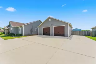 1320 Oregon St, La Porte, TX 77571 - Photo 4