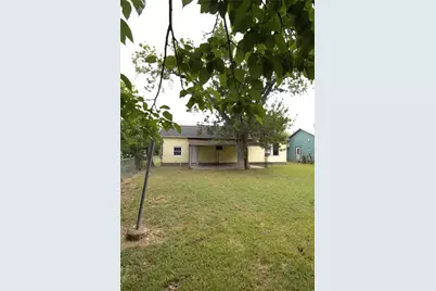 1109 Manor Drive, Victoria, TX 77901 - Photo 10