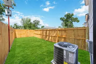 1056 North Ln, Houston, TX 77088 - Photo 18