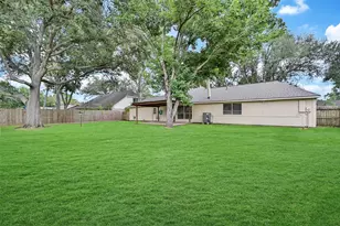812 Sandringham Dr, Friendswood, TX 77546 - Photo 34