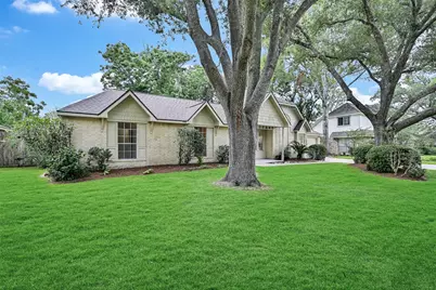 812 Sandringham Drive, Friendswood, TX 77546 - Photo 2