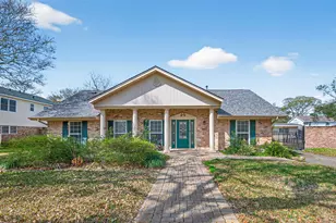 1910 Claiborne Dr, League City, TX 77573 - Photo 1