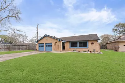 4307 Meadow Glenn Drive, Dickinson, TX 77539 - Photo 2
