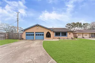4307 Meadow Glenn Dr, Dickinson, TX 77539 - Photo 1