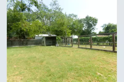 402 N Summit Street, Weimar, TX 78962 - Photo 16