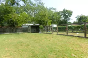 402 N Summit St, Weimar, TX 78962 - Photo 16