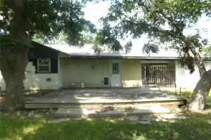 402 N Summit St, Weimar, TX 78962 - Photo 20
