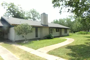 402 N Summit St, Weimar, TX 78962 - Photo 2
