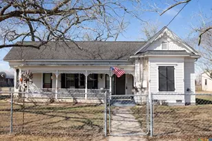 202 E 4th St, Nordheim, TX 78141 - Photo 2