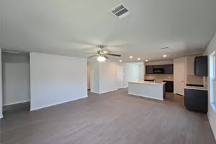 608 Yupon St, Baytown, TX 77520 - Photo 4