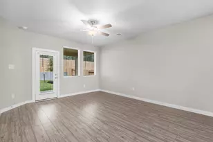 2010 W Darlington Oak Ct, Conroe, TX 77304 - Photo 8