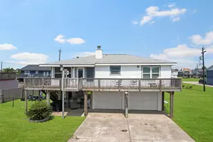 16530 Captain Kidd Rd, Jamaica Beach, TX 77554 - Photo 2