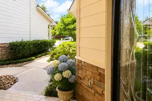 2219 Ridge Wood Ln, Sugar Land, TX 77479 - Photo 2
