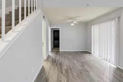 3100 Walnut Bend Lane #124, Houston, TX 77042 - Photo 4