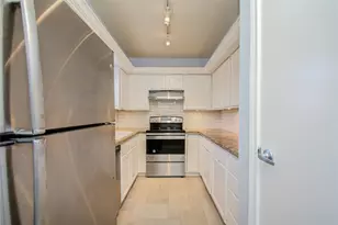 3100 Walnut Bend Ln, Houston, TX 77042 - Photo 26