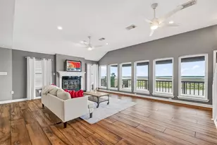 925 Bonita St, Bayou Vista, TX 77563 - Photo 2