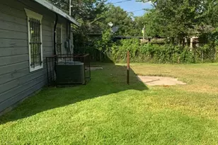 7319 Mountbatten Rd, Houston, TX 77033 - Photo 6