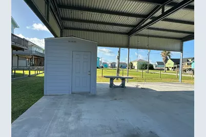 966 Clara Street, Crystal Beach, TX 77650 - Photo 4
