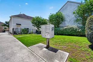 2804 Chenevert St, Houston, TX 77004 - Photo 38