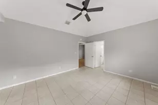 25 Shady Oak Ln, Conroe, TX 77304 - Photo 8