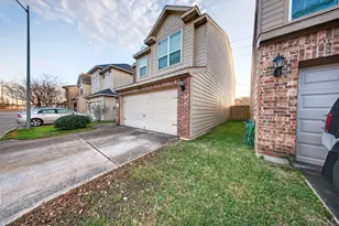 10913 Panther Ct, Houston, TX 77099 - Photo 4