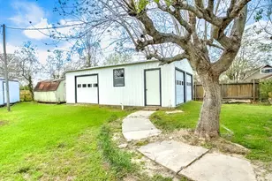 2516 Loch Lomond St, Highlands, TX 77562 - Photo 34