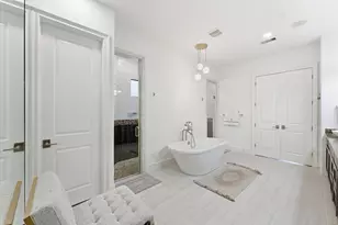 63 W Loftwood Cir, The Woodlands, TX 77382 - Photo 14
