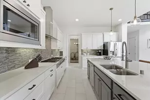 63 W Loftwood Cir, The Woodlands, TX 77382 - Photo 22