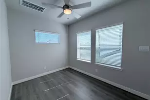 1609 Regents Ct, Houston, TX 77055 - Photo 26