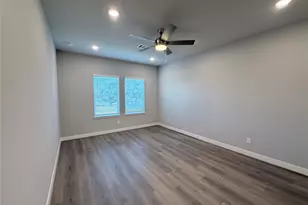 1609 Regents Ct, Houston, TX 77055 - Photo 14
