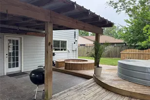 313 Thistlewood Ct, League City, TX 77573 - Photo 2