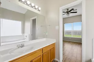 10707 Mockernut St, Baytown, TX 77523 - Photo 14
