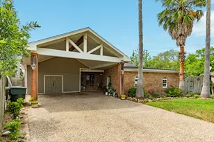 2413 Gerol Dr, Galveston, TX 77551 - Photo 2