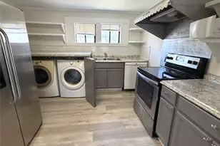 1126 1/2 Ryon St, Houston, TX 77009 - Photo 2