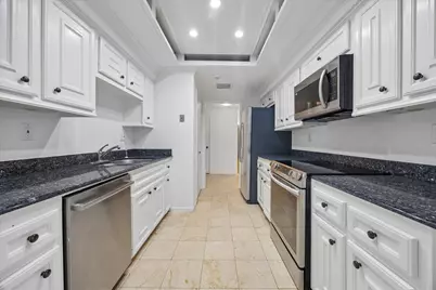 2001 Holcombe Boulevard #403, Houston, TX 77030 - Photo 6