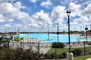 2825 Golden Isle Dr, Texas City, TX 77568 - Photo 38