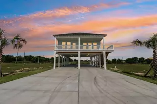 1326 Sapphire Palms Ct, San Leon, TX 77539 - Photo 2