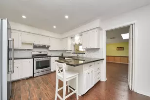 850 Pecanwood Ln, Houston, TX 77024 - Photo 20