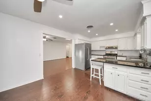 850 Pecanwood Ln, Houston, TX 77024 - Photo 18