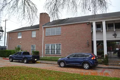 2711 Briarhurst Drive #18, Houston, TX 77057 - Photo 2