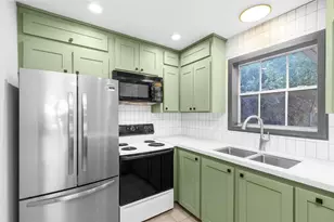 420 Foster St, Tomball, TX 77375 - Photo 6