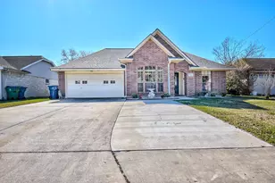 21 Alexander Ct, Angleton, TX 77515 - Photo 1