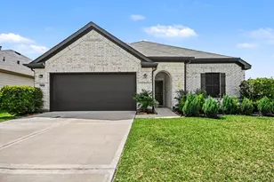 2022 Rebel Wy, Alvin, TX 77511 - Photo 2