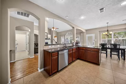 127 N Hawthorne Hollow Circle, The Woodlands, TX 77384 - Photo 14